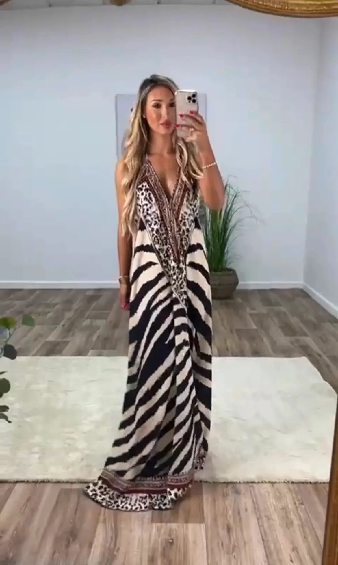 Unleash Your Wild Side with Our Exquisite Maxi Dress! 🎀