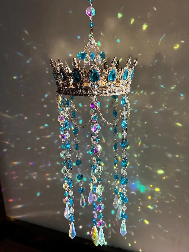 🔥Last Day 49% OFF - 🌈Handmade Crystal Crown Suncatcher – Rainbow Reflecting Window Decor