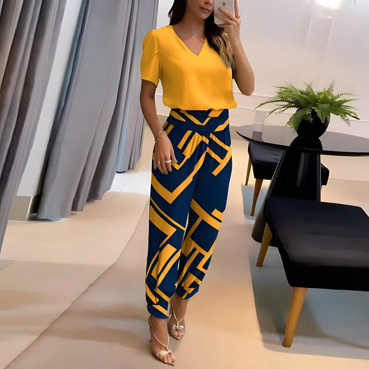 v-collar printed short-sleeved pant suit 2 pieces