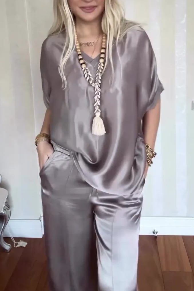 Women's Casual Comfortable V-neck Satin Short-sleeved Two-piece Suit