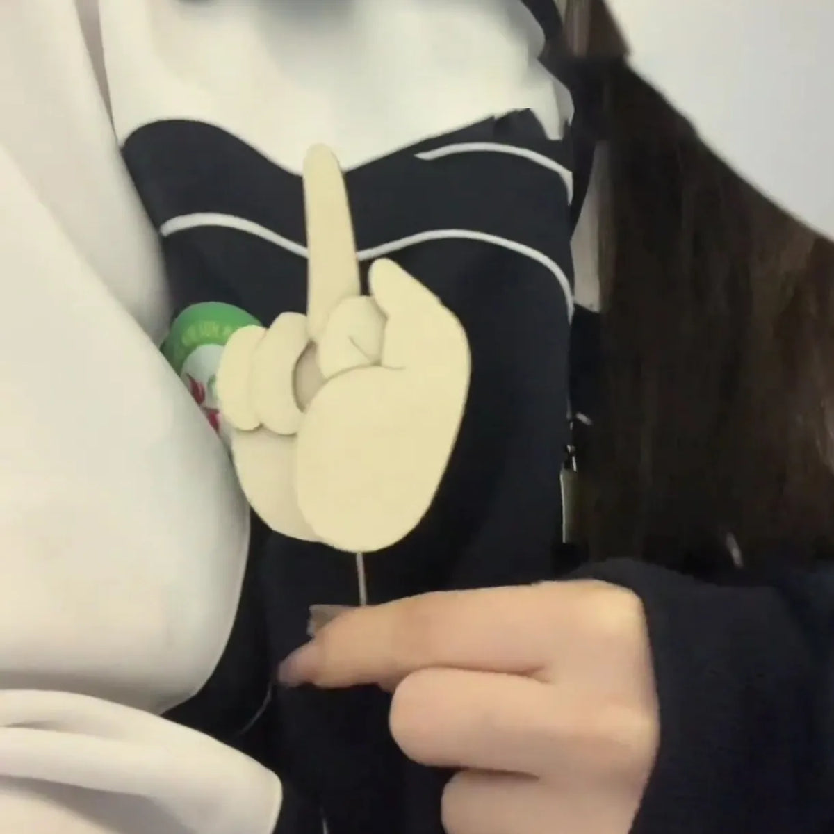 🤣Funny Wooden Finger Brooch
