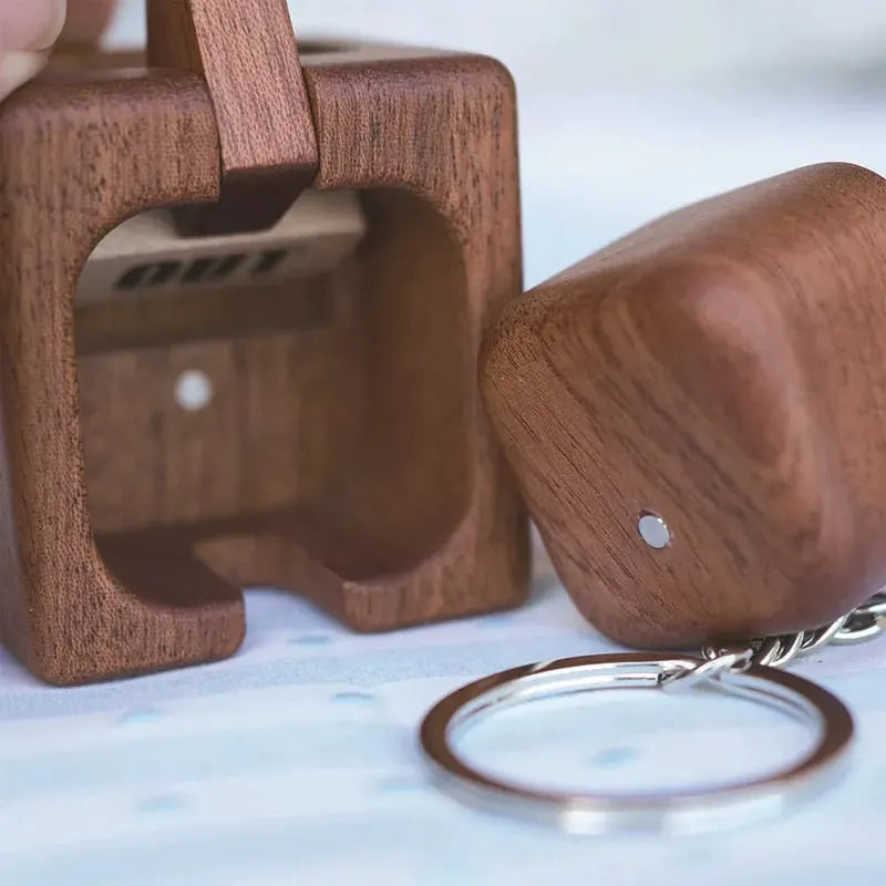 🎉 🔥Hot Selling:Creative Wooden Key Hooks with Funny Facial Expressions - Functional & Stylish Key