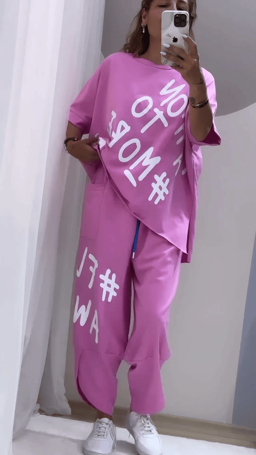 Casual two-piece suit with pattern and round neckline