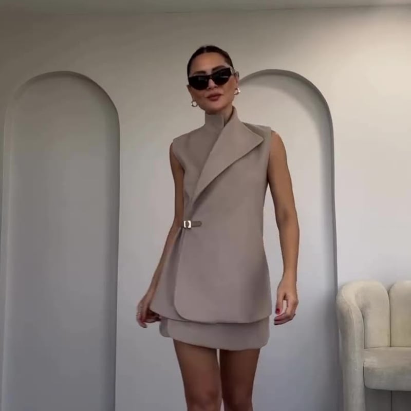 Sleeveless Button-down Stand Collar Suit