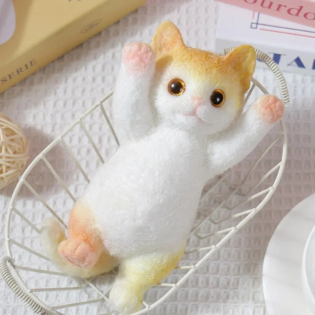 🎉🎨🐾Soft and Cuddly Cat – Stress-Relief Squeezable Toy
