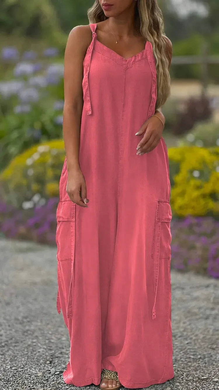 The new summer jumpsuit is loose, comfortable and casual