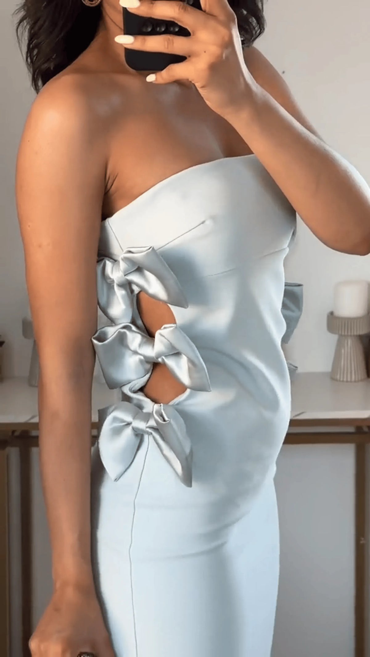 Strapless bow-decorated fitted dress