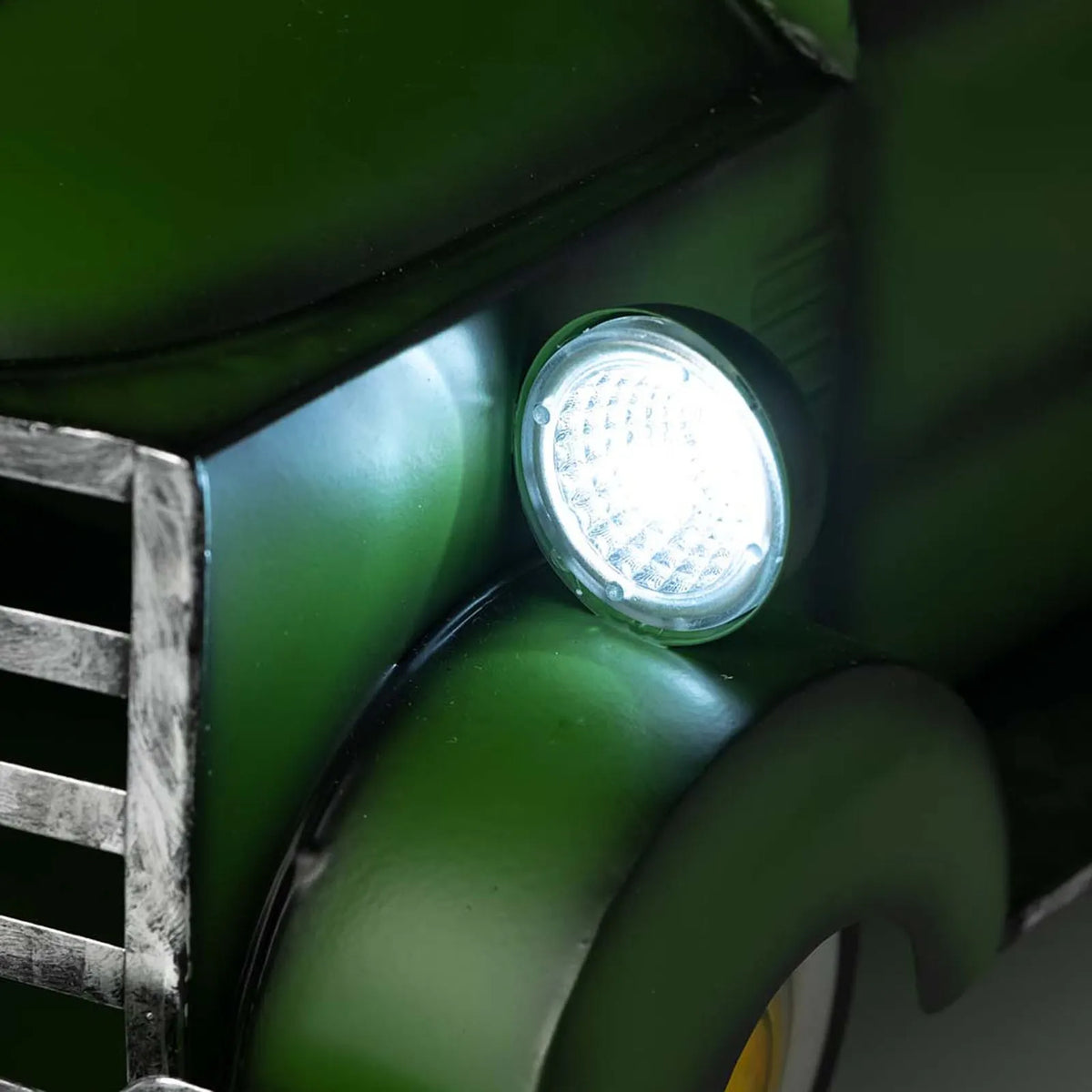 Retro Style Solar Pickup Truck Garden Decoration