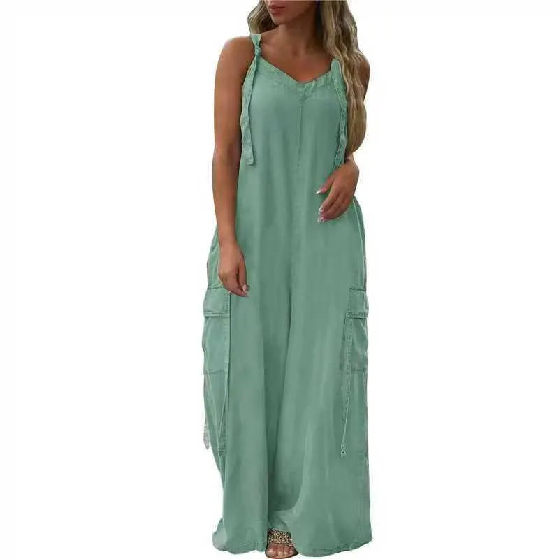 The new summer jumpsuit is loose, comfortable and casual