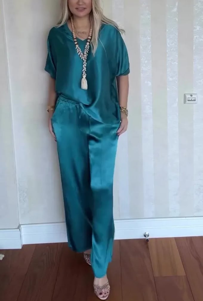 Women's Casual Comfortable V-neck Satin Short-sleeved Two-piece Suit