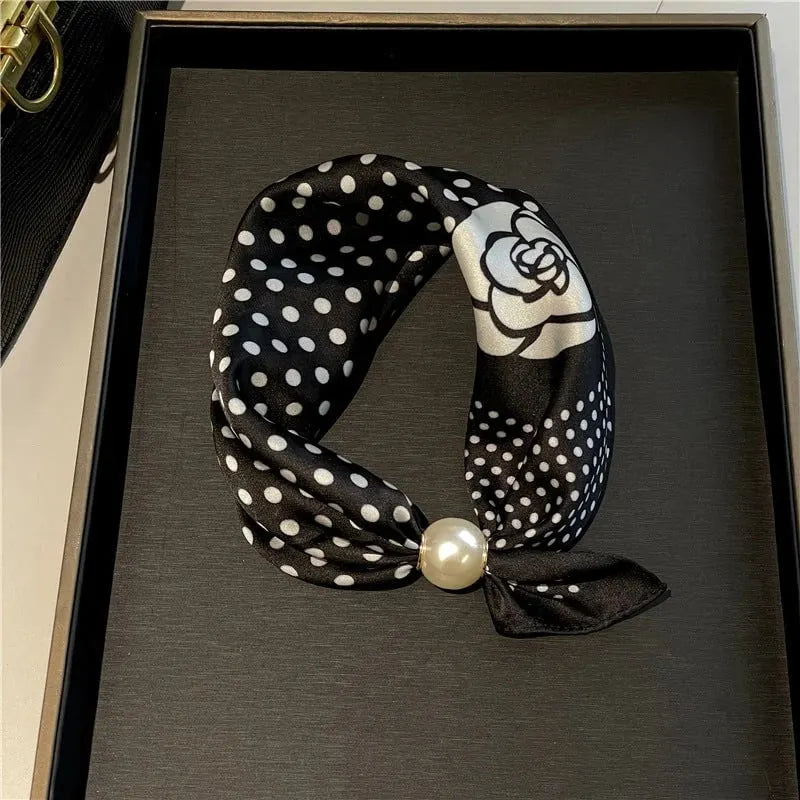 🔥 HOT SALE 🔥🧣 Effortless Glamour: Pop-On Pearl Necklace Scarf ✨
