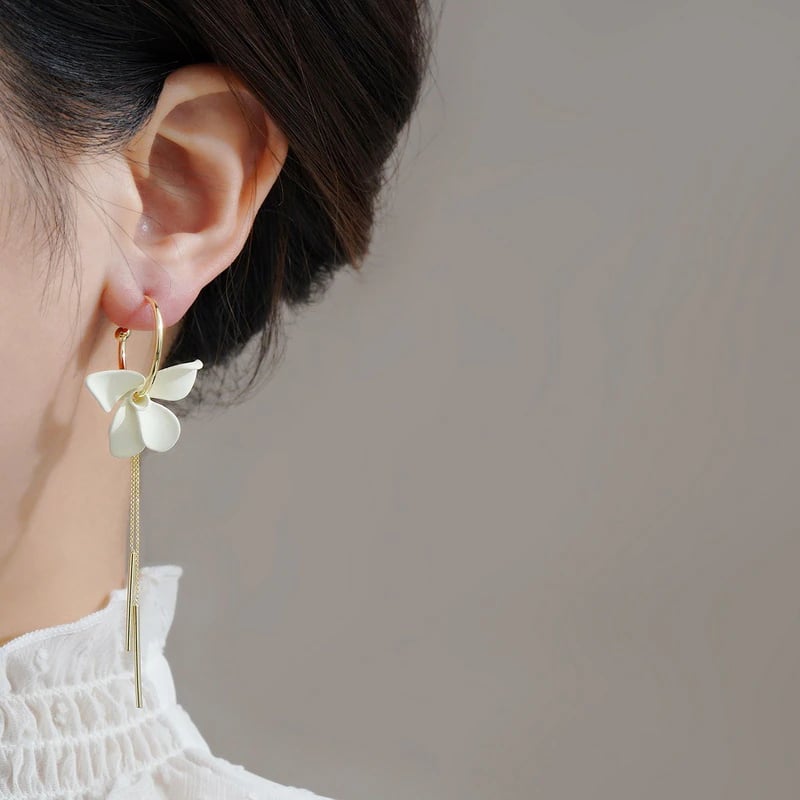 White Flower Asymmetric Tassel Earrings
