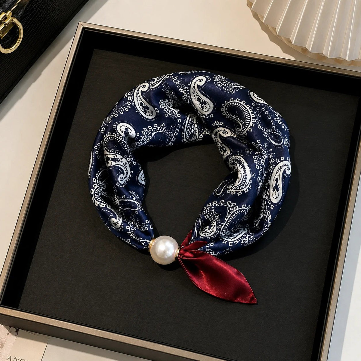 🔥 HOT SALE 🔥🧣 Effortless Glamour: Pop-On Pearl Necklace Scarf ✨