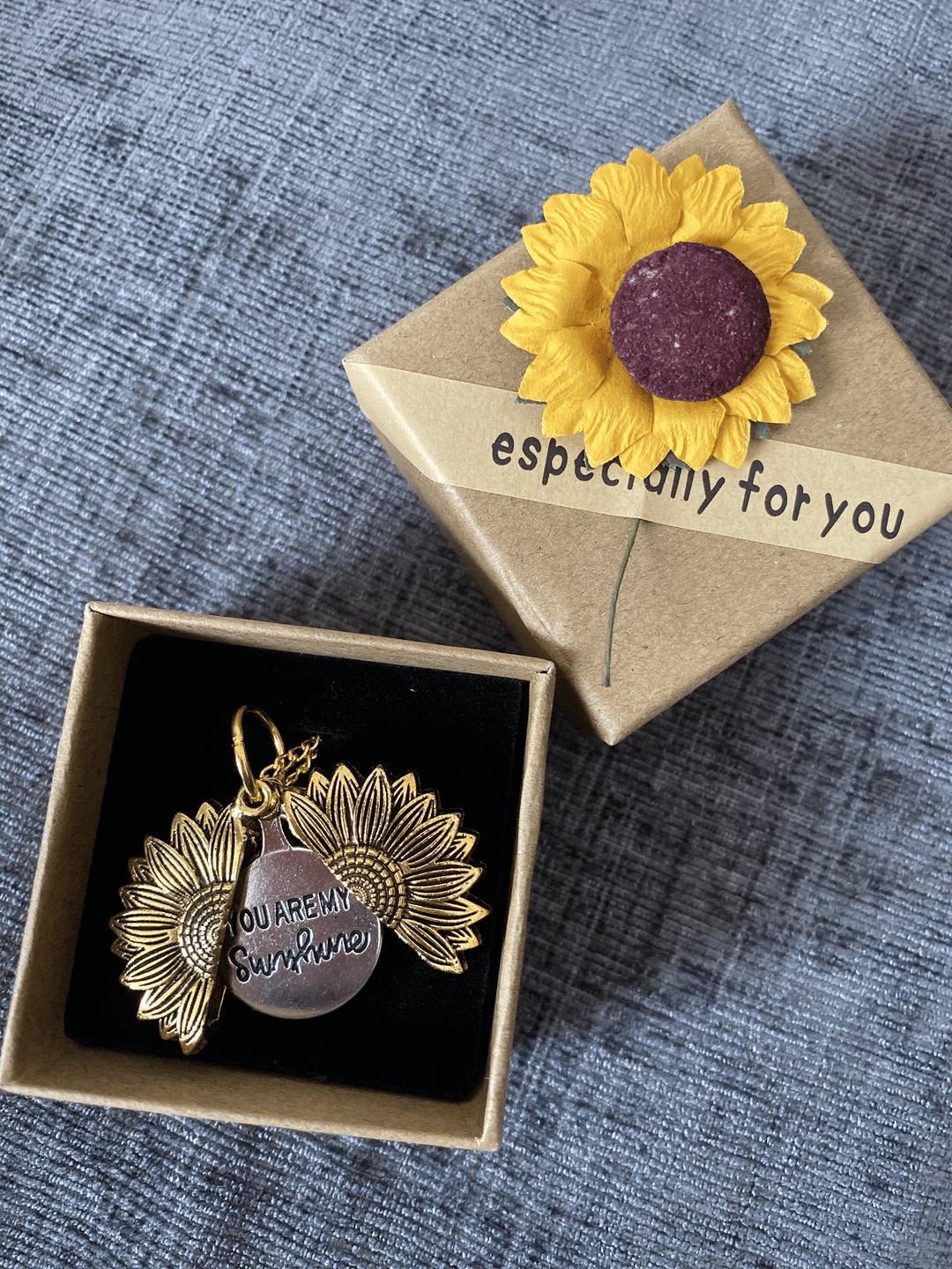 🔥Sunflower Necklace(Double-sided engraving)