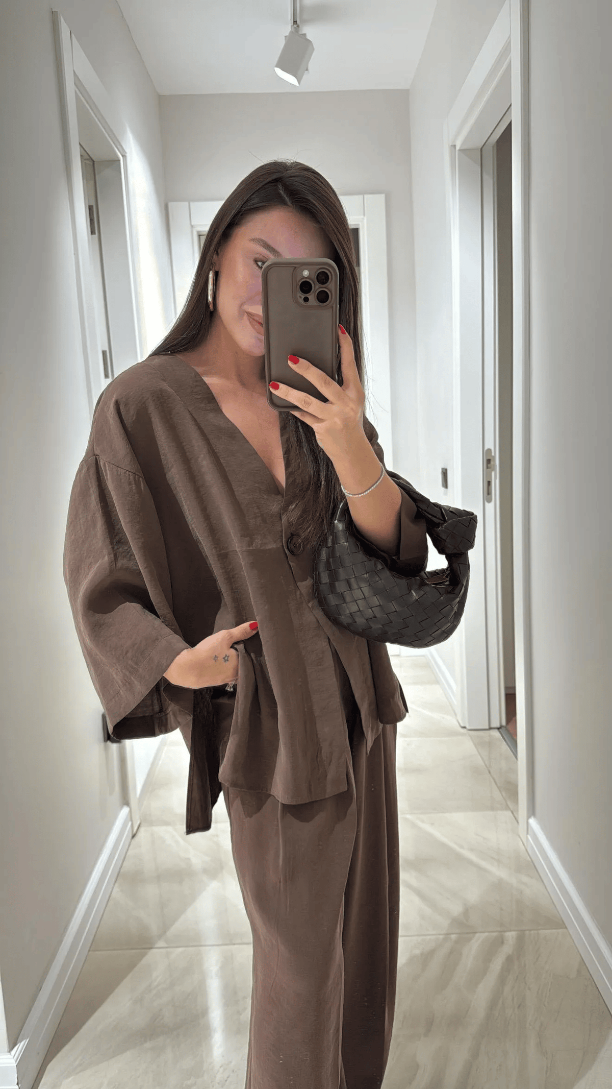 Solid color V-neck top and wide-leg pants set