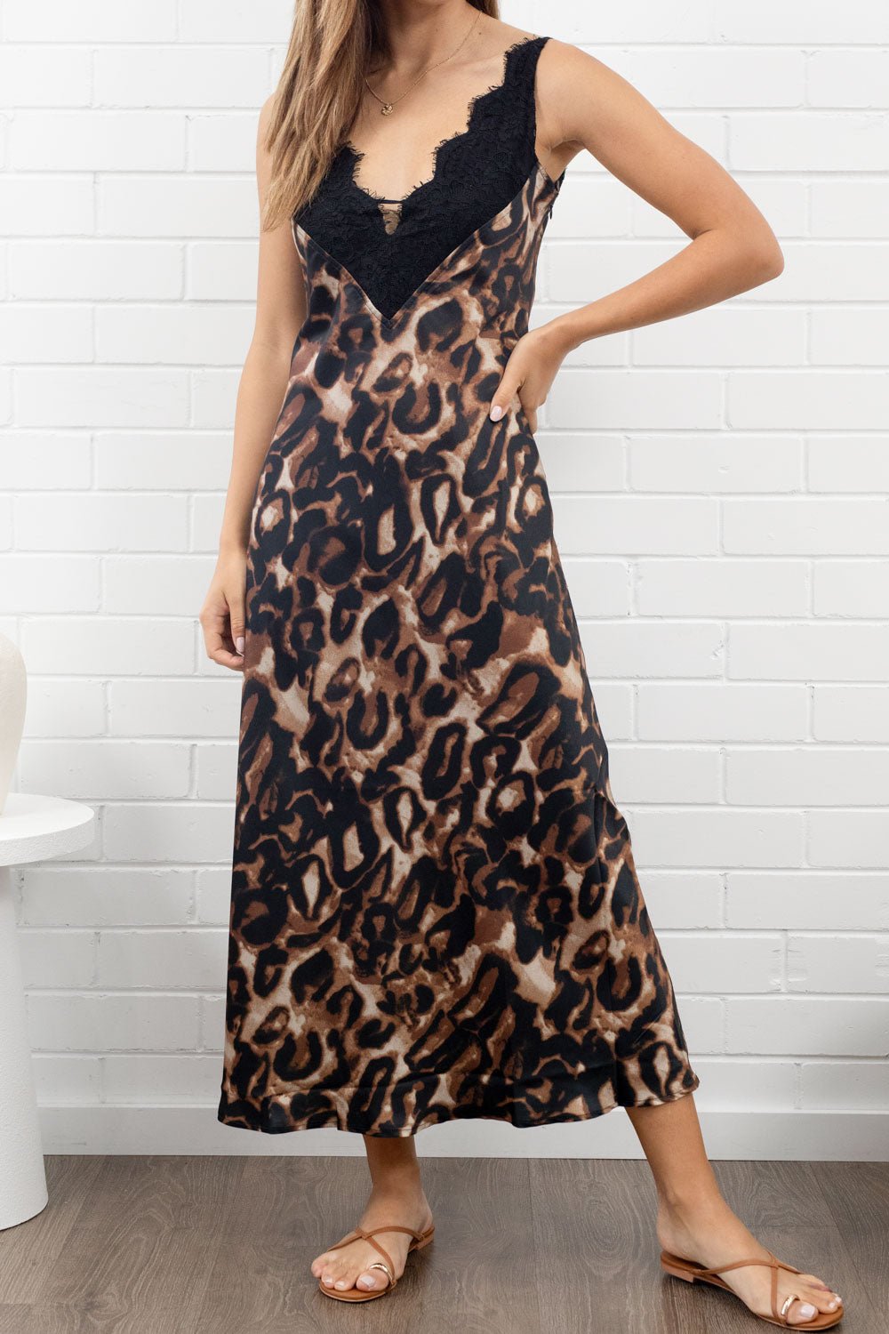 🐆 Chic Leopard Print Dress with Lace Trim 👗