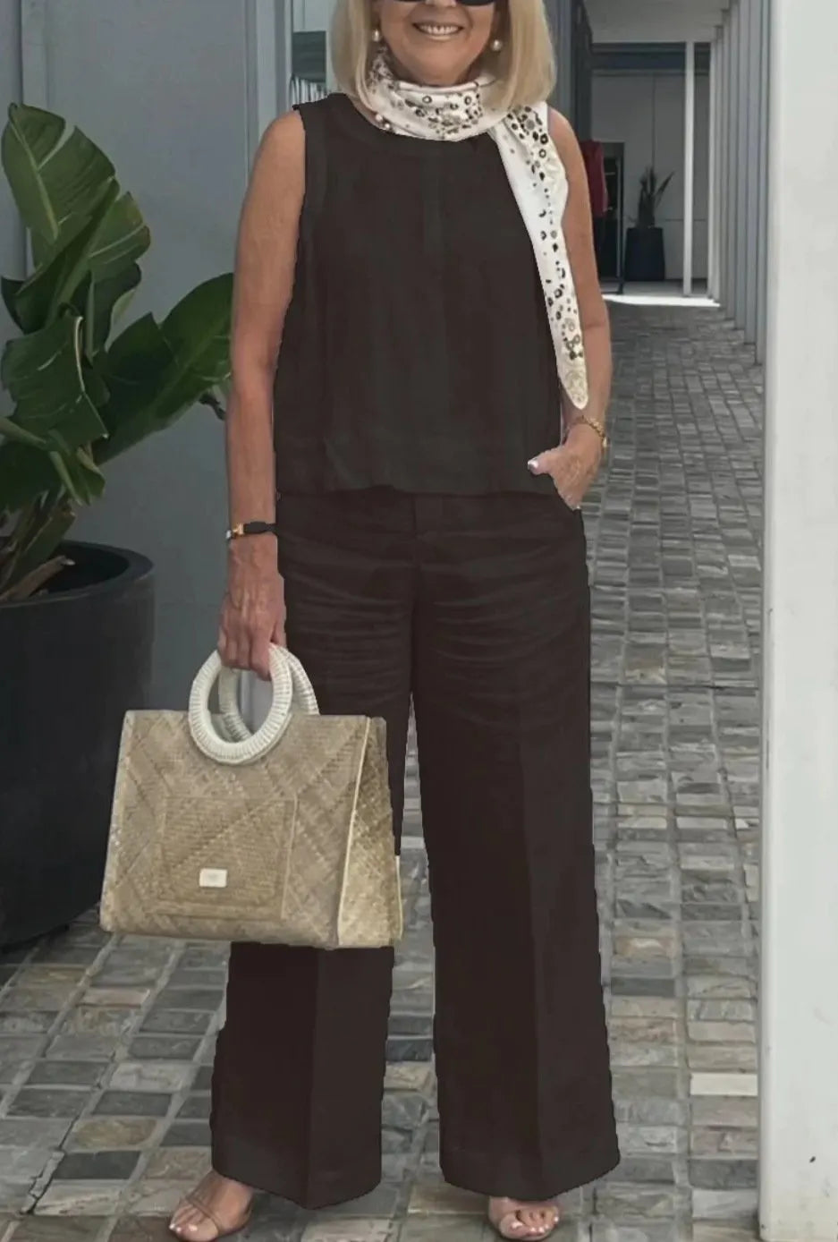Cotton and linen sleeveless suit