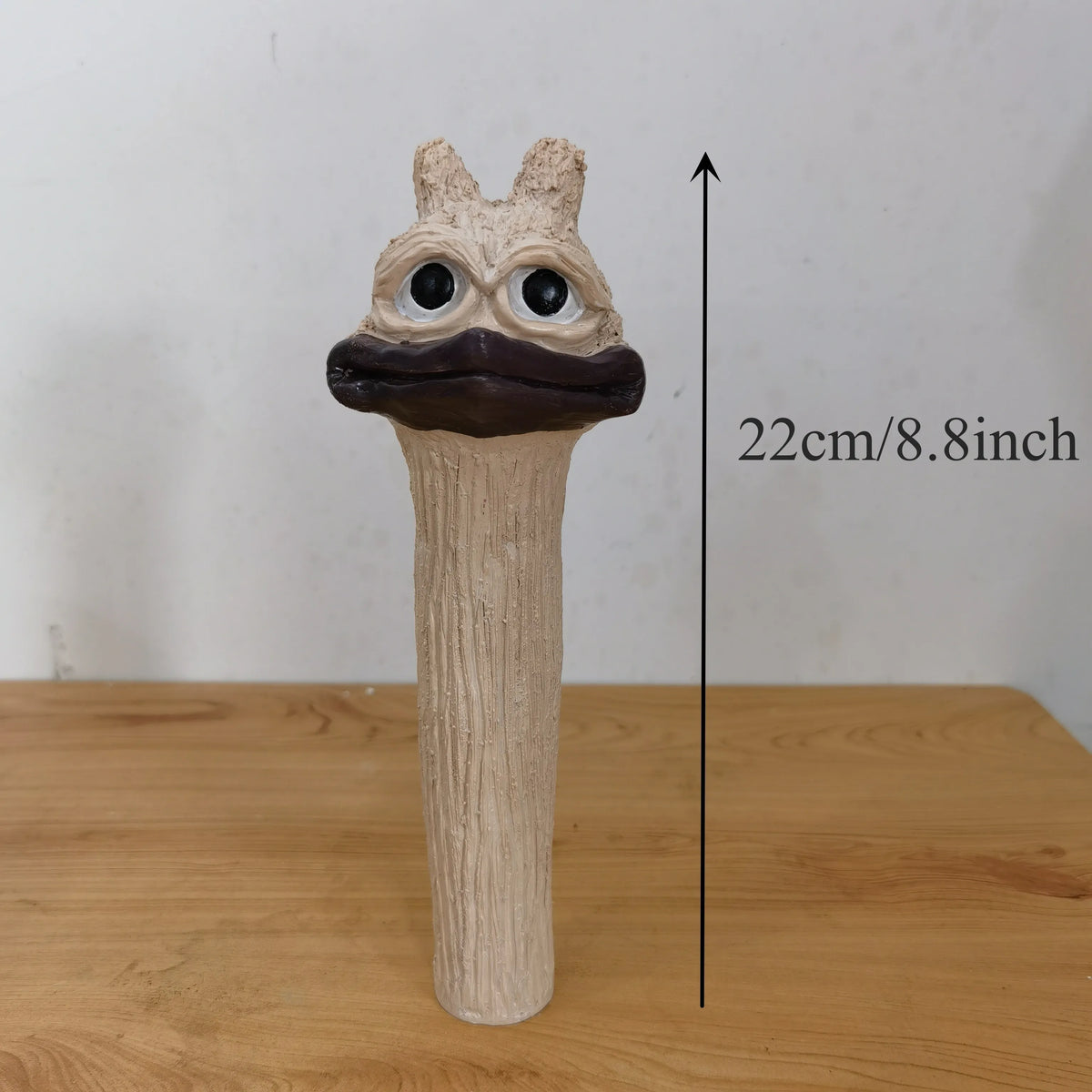😂Funny Ostrich Head Chicken Statue - Add Fun and Whimsy to Your Garden with This Resin Rooster Sculpture!