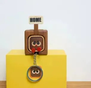 🎉 🔥Hot Selling:Creative Wooden Key Hooks with Funny Facial Expressions - Functional & Stylish Key