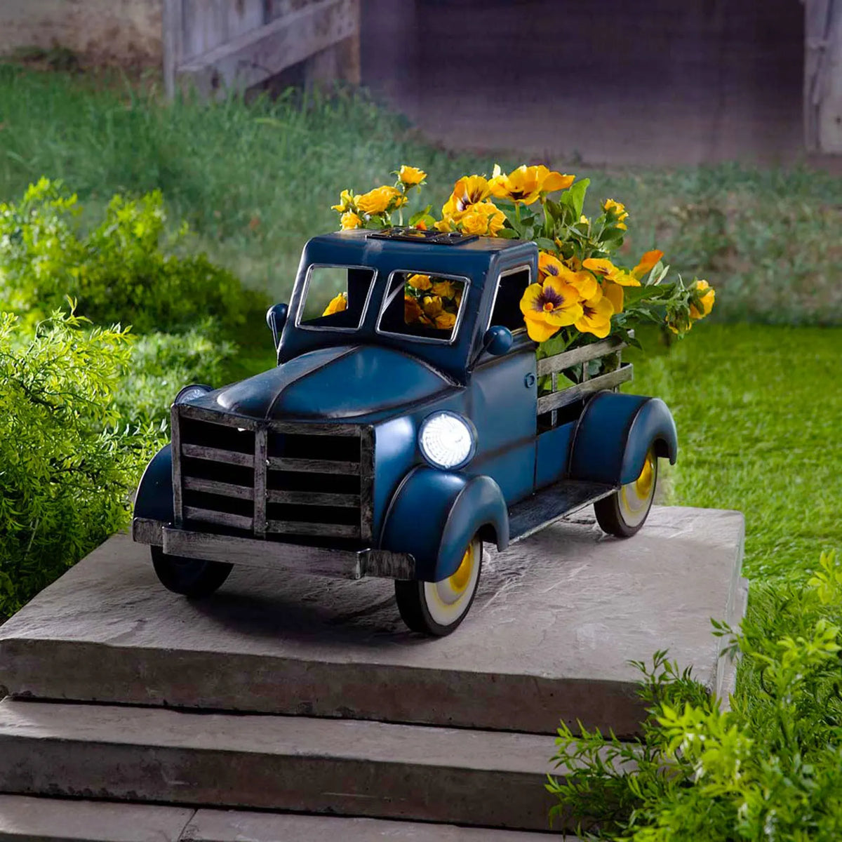 Retro Style Solar Pickup Truck Garden Decoration