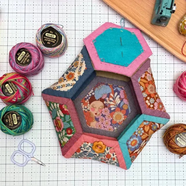 🔥LAST DAY 49% OFF - ✨DIY Hexagon Patchwork Flower Basket Sewing Template-with instruction