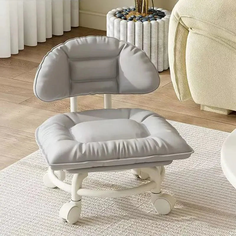 🎉🪑 49% OFF NOW! ⏰ Rolling Low Stool with Backrest – Padded seat & silent casters – Perfect for workshops, garages or studios – comfortable and mobile 🛠️✨