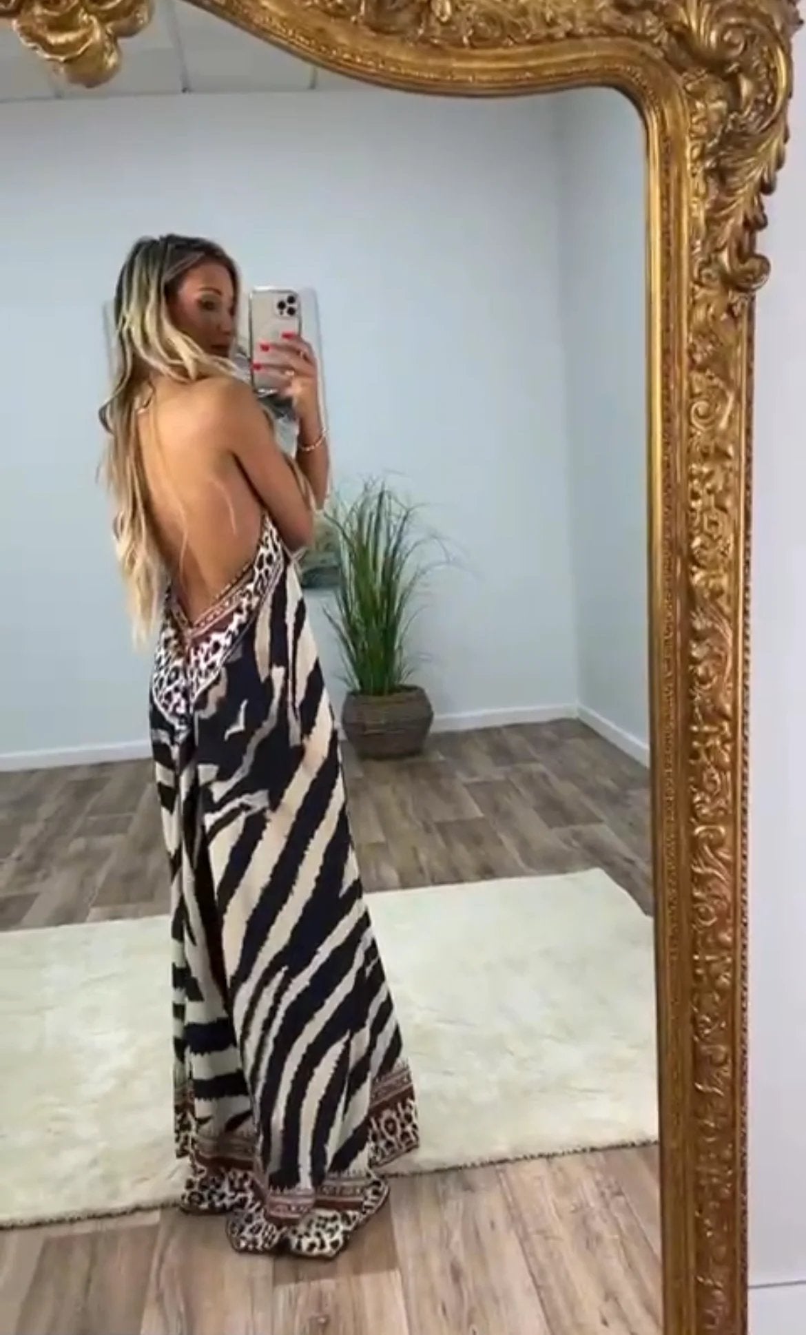 Unleash Your Wild Side with Our Exquisite Maxi Dress! 🎀