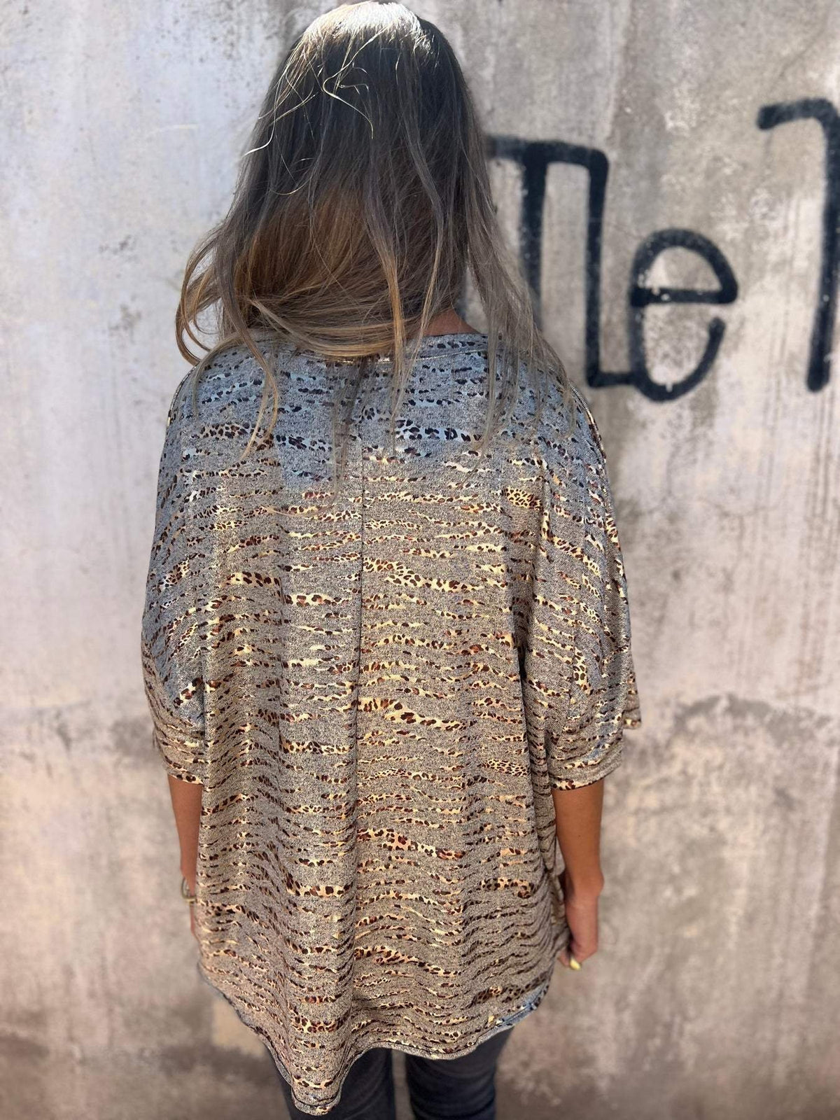 Women's Leopard V-neck Mid-sleeve Top