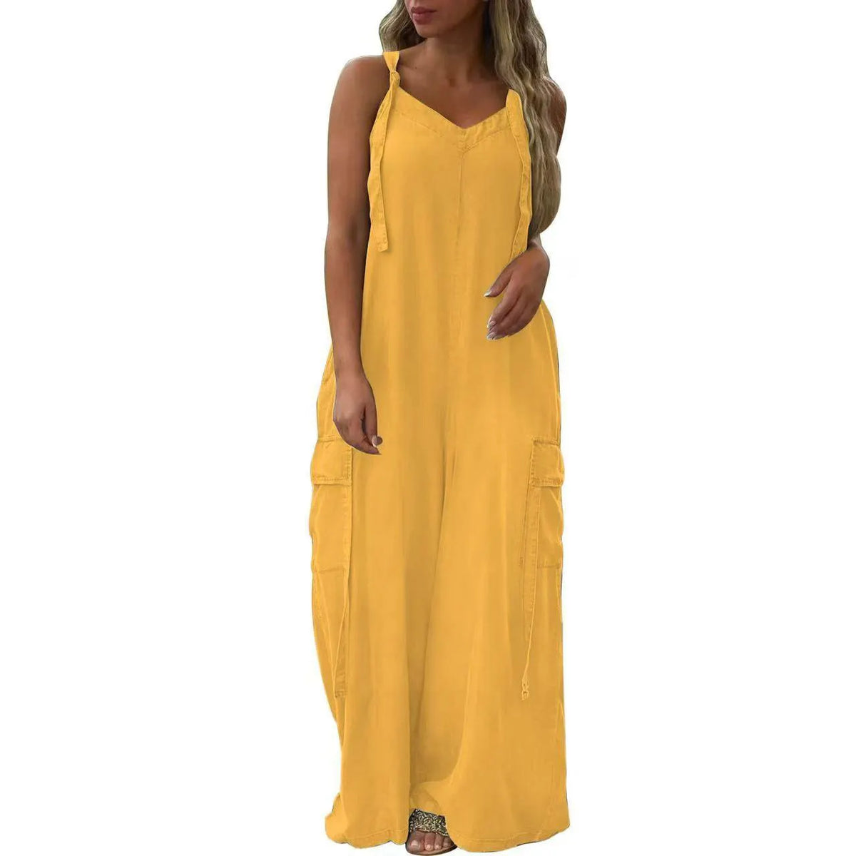 The new summer jumpsuit is loose, comfortable and casual