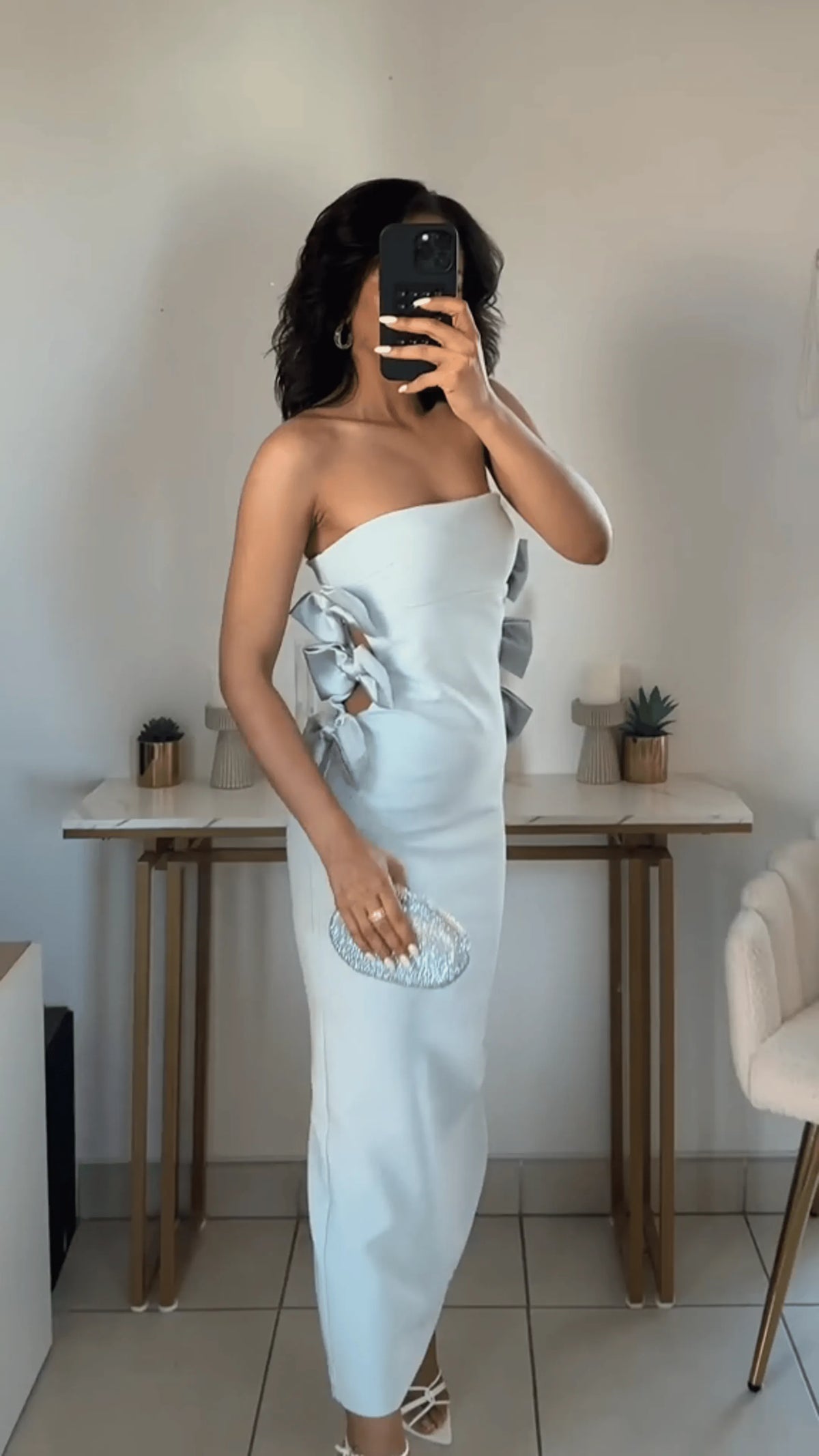 Strapless bow-decorated fitted dress