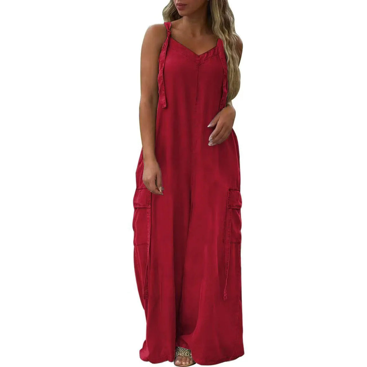 The new summer jumpsuit is loose, comfortable and casual