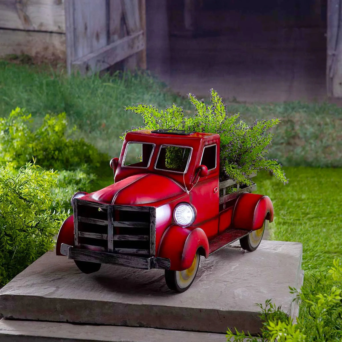 Retro Style Solar Pickup Truck Garden Decoration