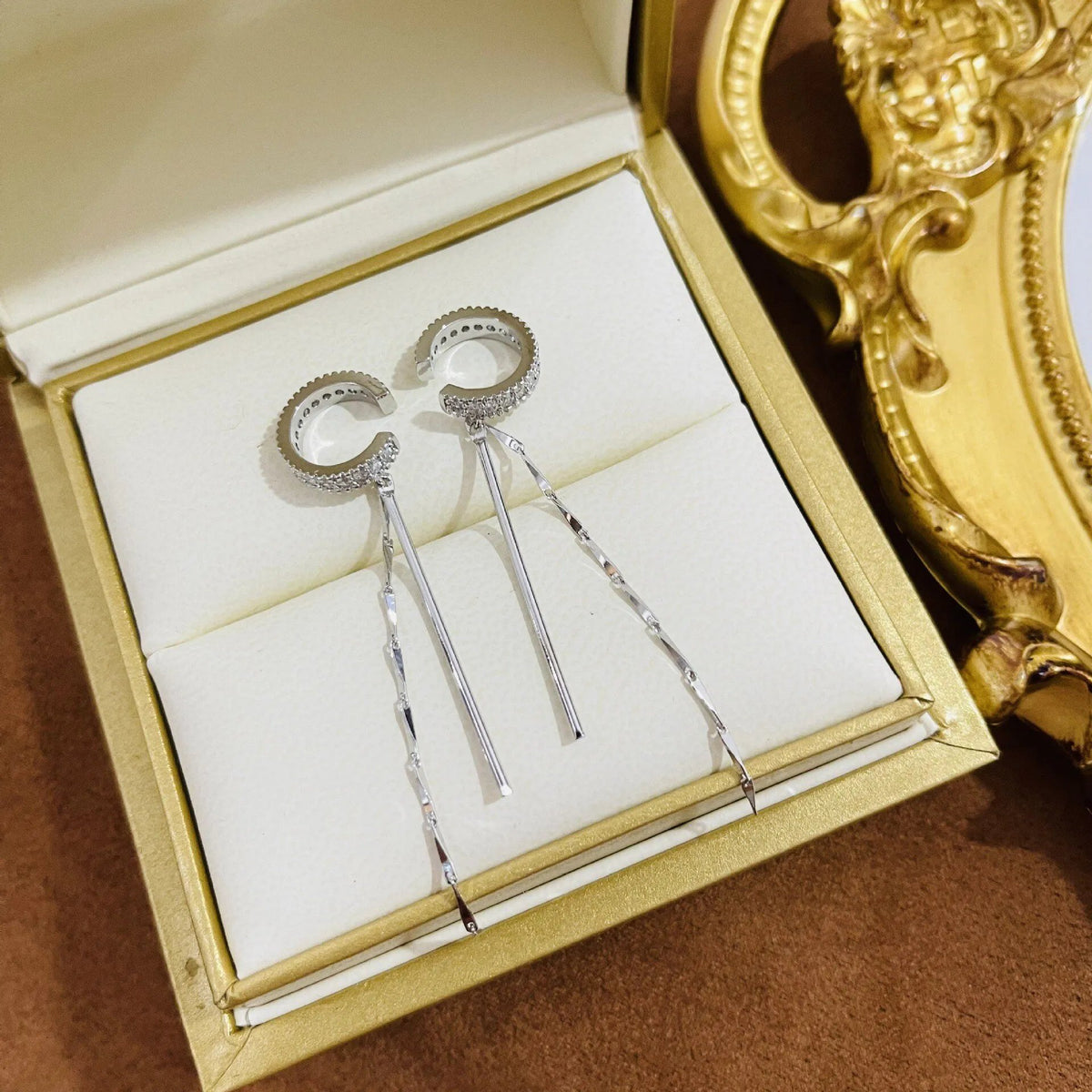🔥 HOT SALE 🔥Cube molecular tassel long ear clip