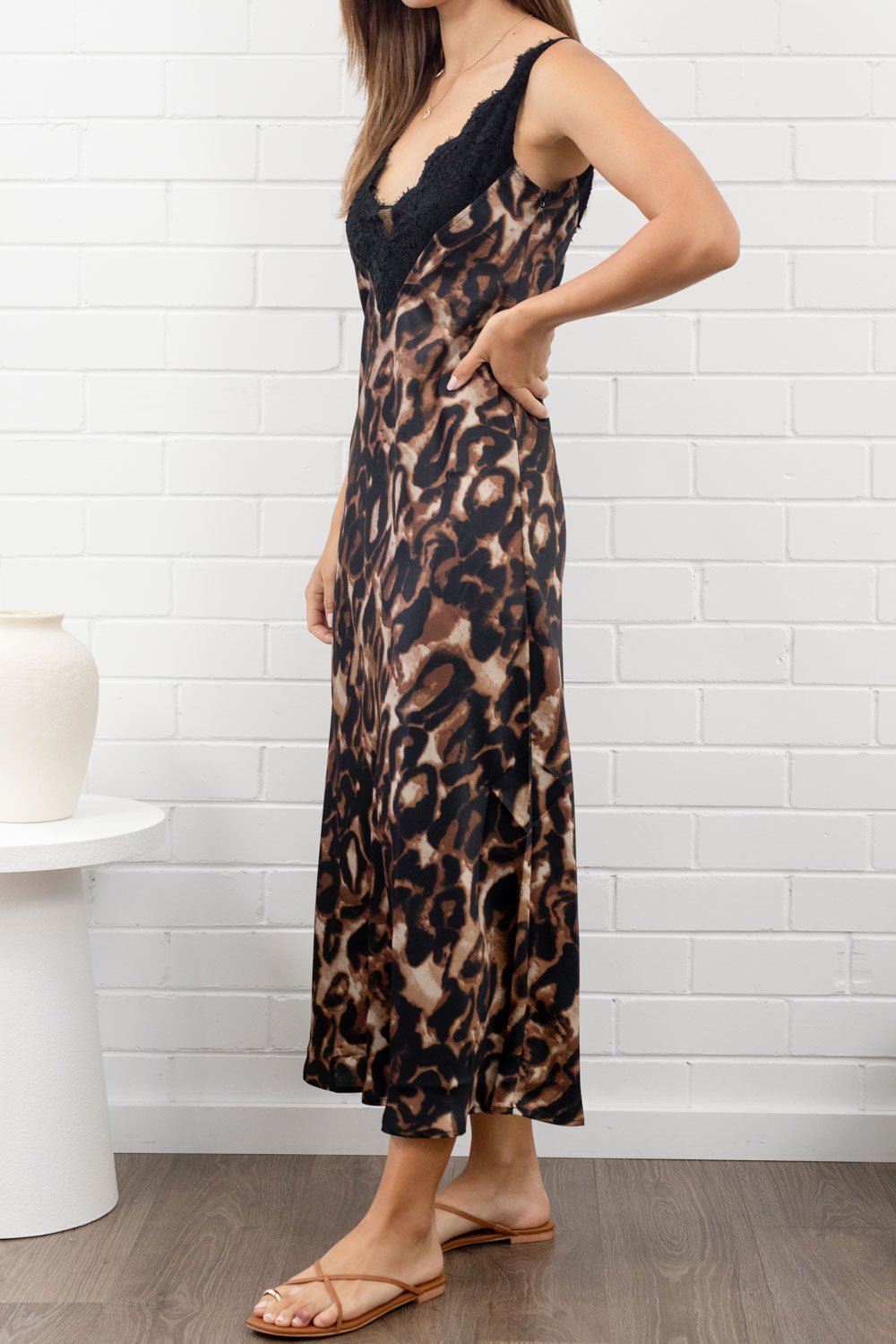 🐆 Chic Leopard Print Dress with Lace Trim 👗