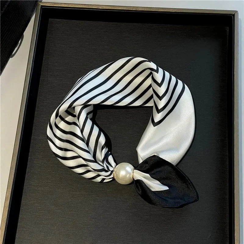 🔥 HOT SALE 🔥🧣 Effortless Glamour: Pop-On Pearl Necklace Scarf ✨