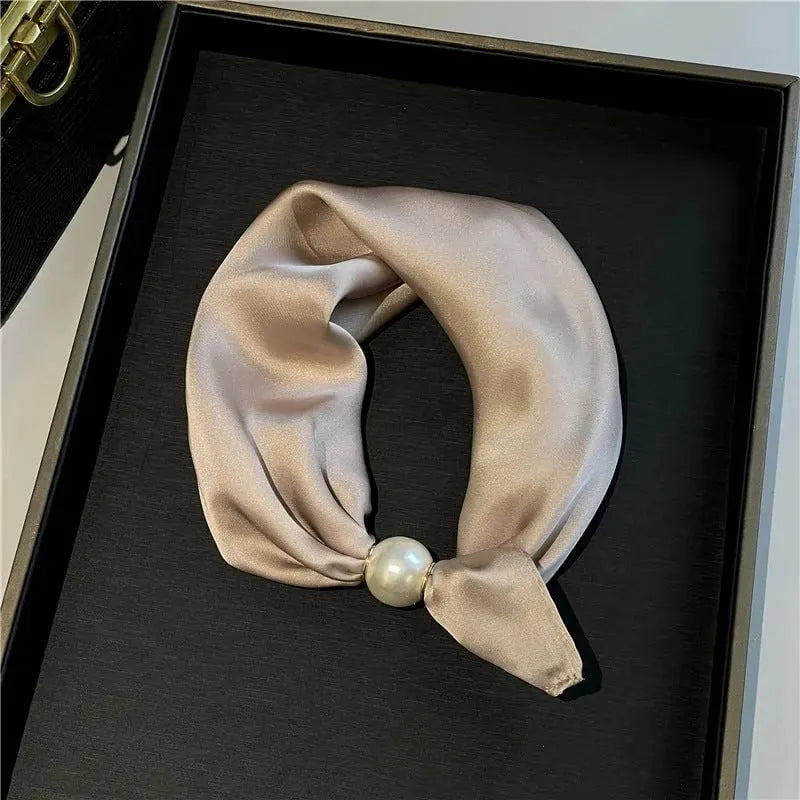 🔥 HOT SALE 🔥🧣 Effortless Glamour: Pop-On Pearl Necklace Scarf ✨