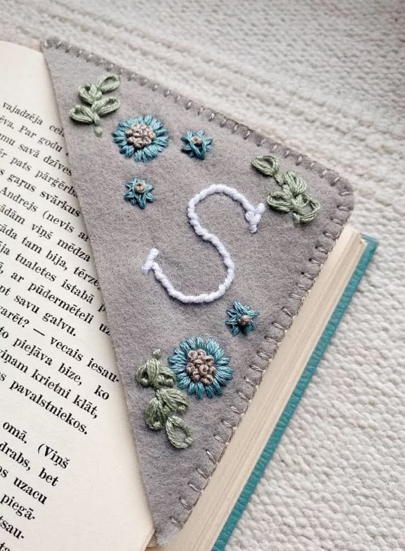 THE 2ND ONE 50% OFF-Personalized hand embroidered corner bookmark
