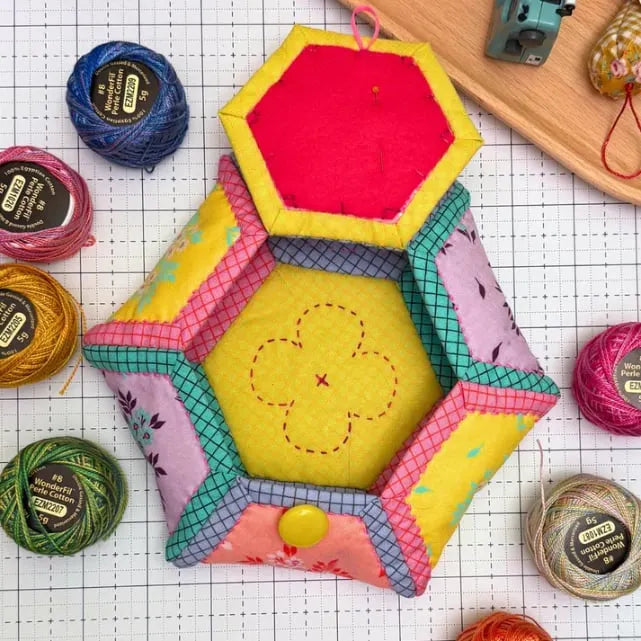 🔥LAST DAY 49% OFF - ✨DIY Hexagon Patchwork Flower Basket Sewing Template-with instruction