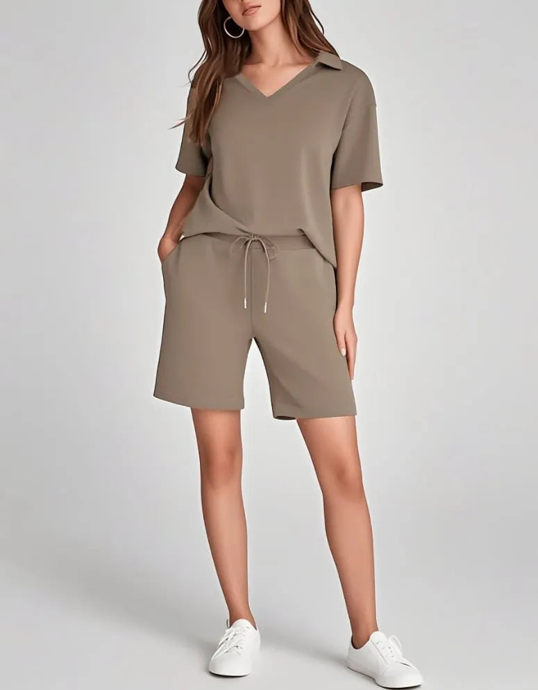 🔥Women's Summer 2-Piece Set - Lightweight & Breezy Short-Sleeve & Shorts Set