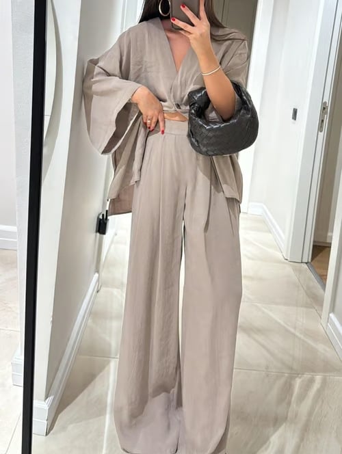 Solid color V-neck top and wide-leg pants set