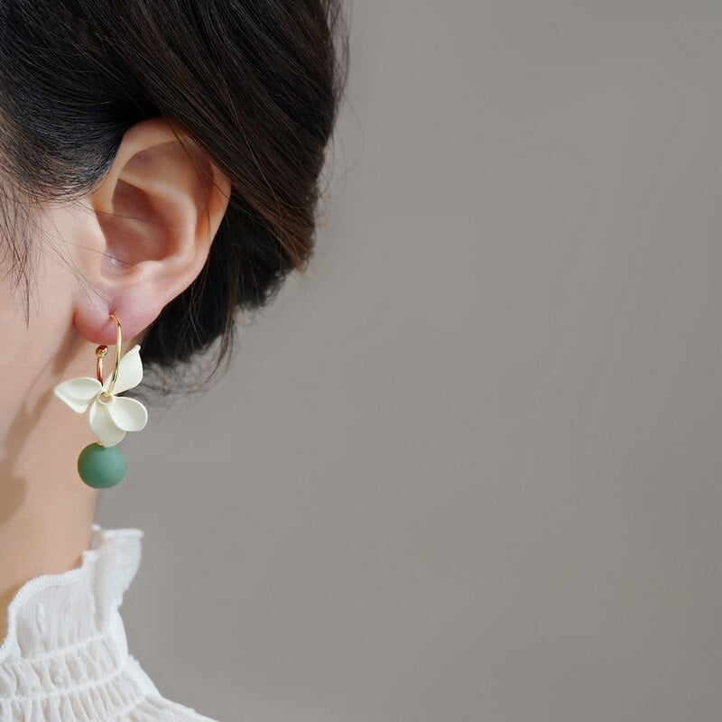 White Flower Asymmetric Tassel Earrings