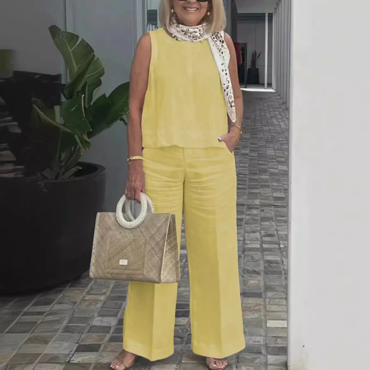 👗Women's Simple Breathable Set - Crew Neck Sleeveless Top and Wide Leg Pants