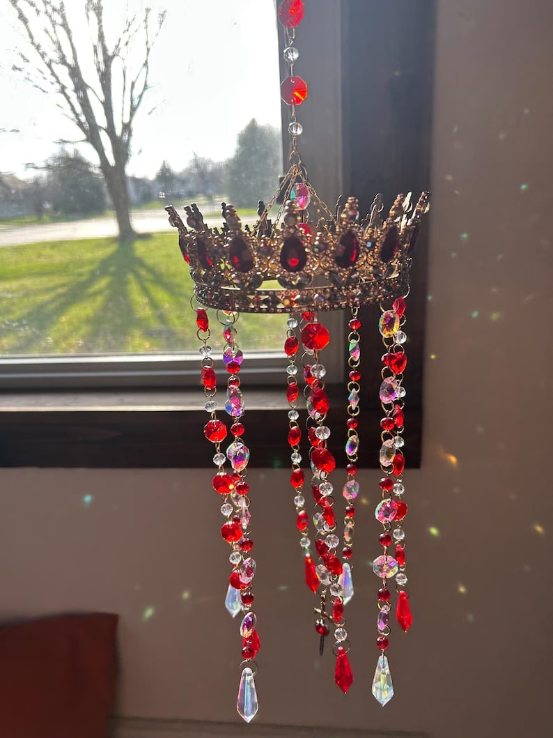 🔥Last Day 49% OFF - 🌈Handmade Crystal Crown Suncatcher – Rainbow Reflecting Window Decor