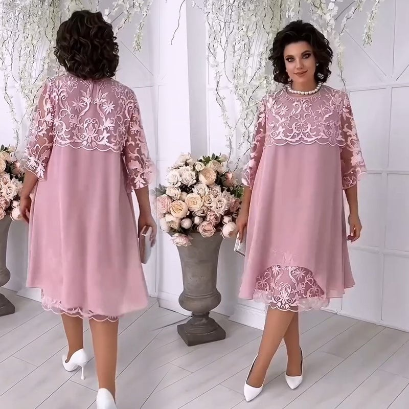 Transparentes Spitzenkleid in Layering-Optik