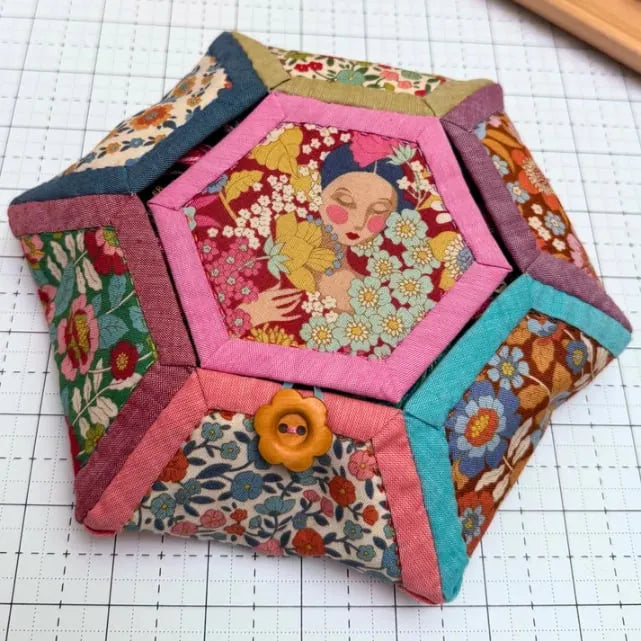 🔥LAST DAY 49% OFF - ✨DIY Hexagon Patchwork Flower Basket Sewing Template-with instruction