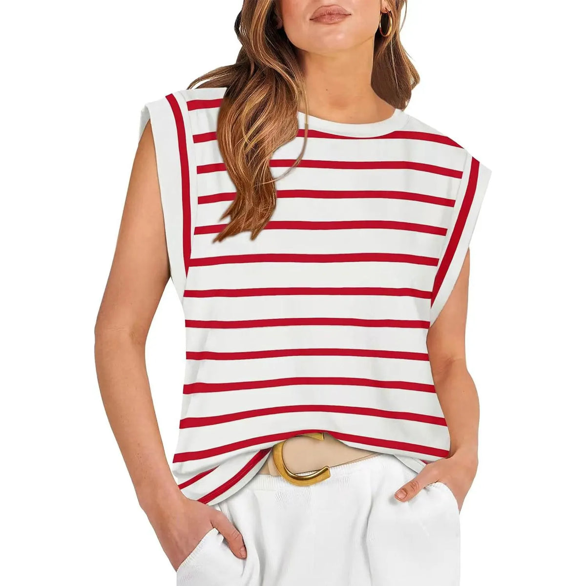 Solid colour top with round neck and wing sleeves
