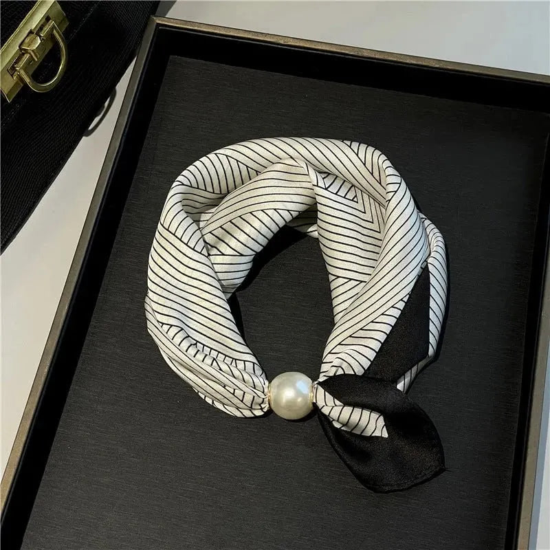 🔥 HOT SALE 🔥🧣 Effortless Glamour: Pop-On Pearl Necklace Scarf ✨