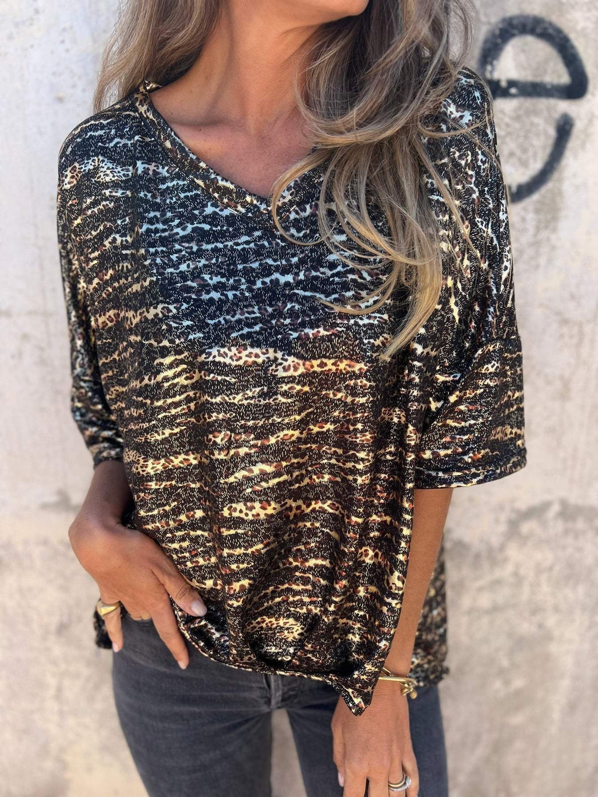 Women's Leopard V-neck Mid-sleeve Top