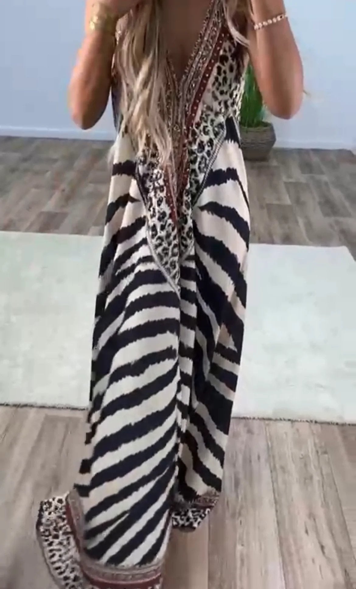 Unleash Your Wild Side with Our Exquisite Maxi Dress! 🎀