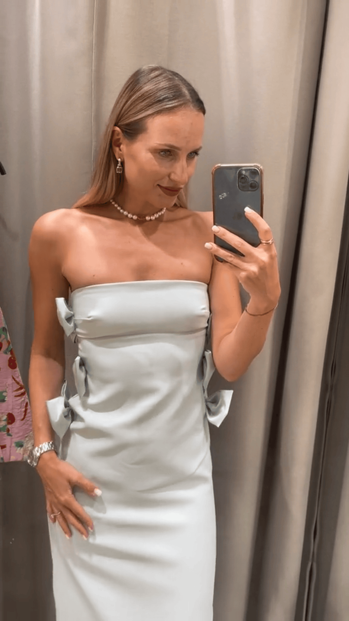 Strapless bow-decorated fitted dress